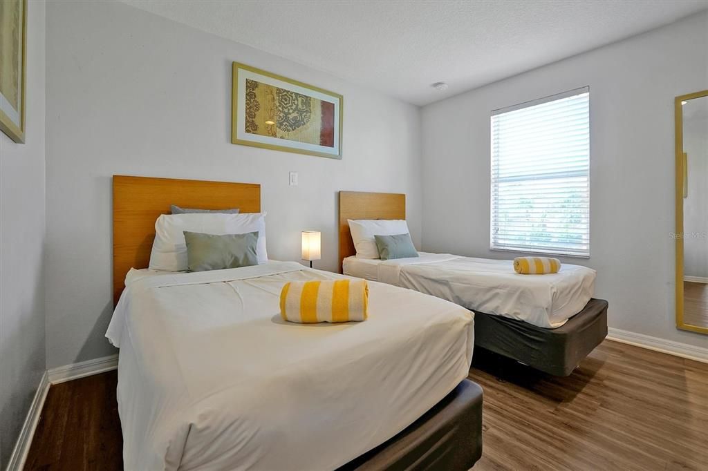 Active With Contract: $249,000 (2 beds, 2 baths, 1161 Square Feet)