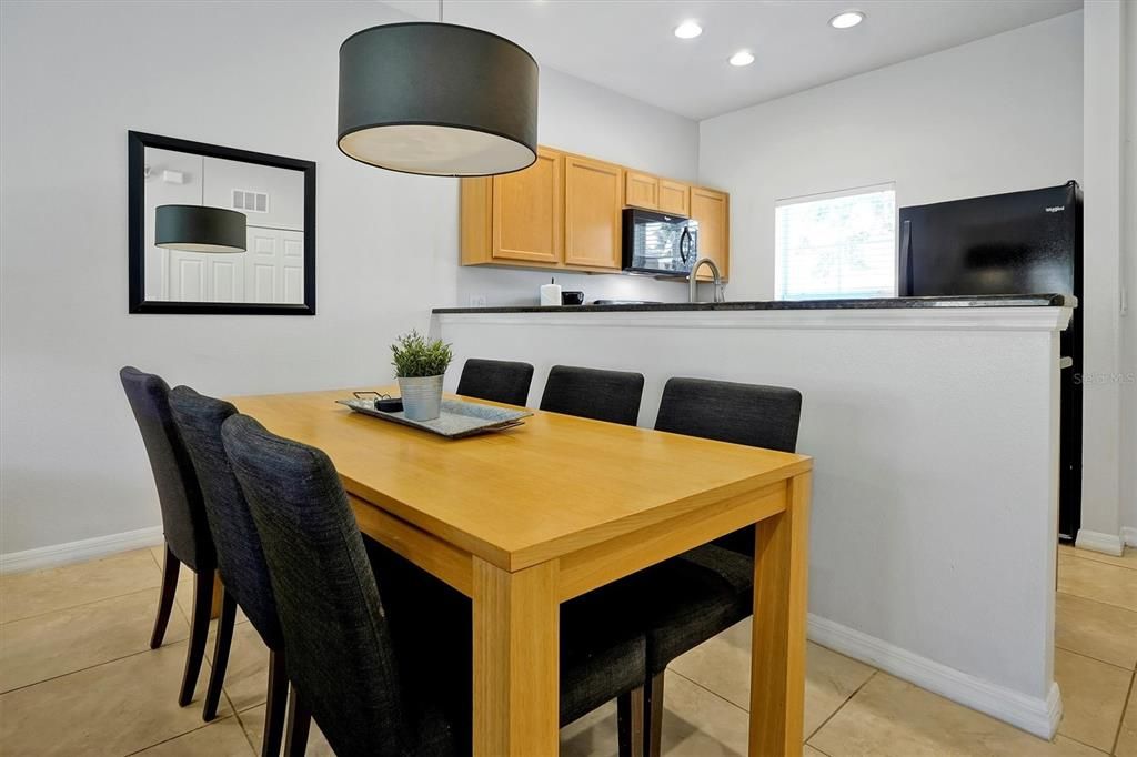 Active With Contract: $249,000 (2 beds, 2 baths, 1161 Square Feet)