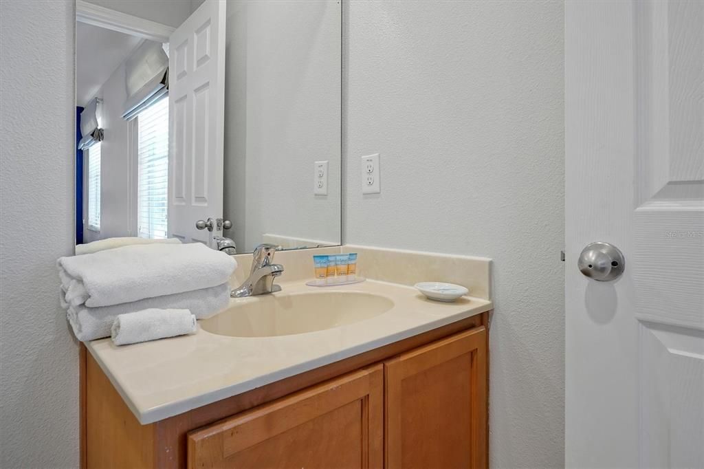 Active With Contract: $249,000 (2 beds, 2 baths, 1161 Square Feet)