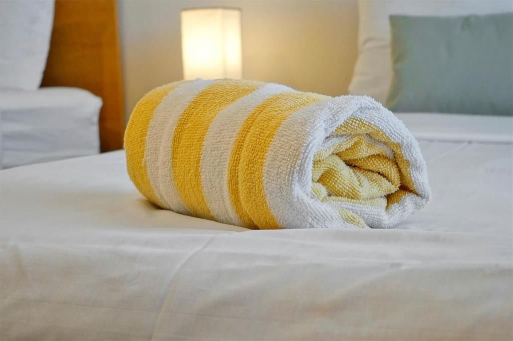 Active With Contract: $249,000 (2 beds, 2 baths, 1161 Square Feet)