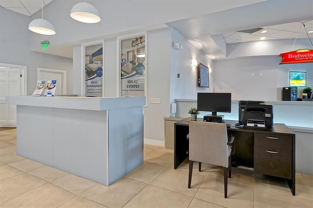 Active With Contract: $249,000 (2 beds, 2 baths, 1161 Square Feet)