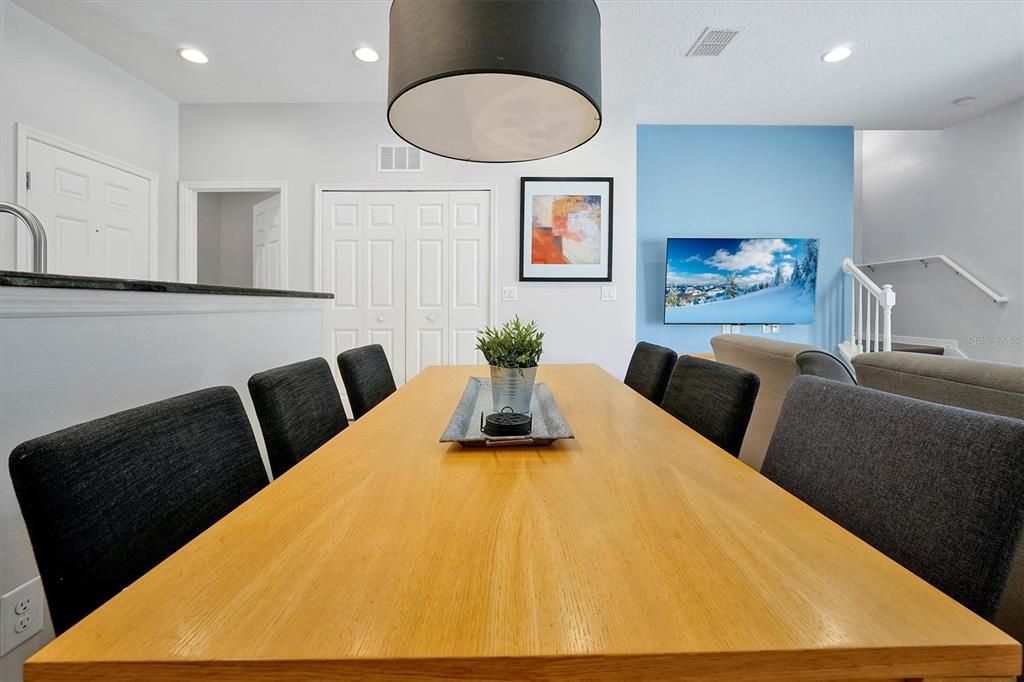 Active With Contract: $249,000 (2 beds, 2 baths, 1161 Square Feet)