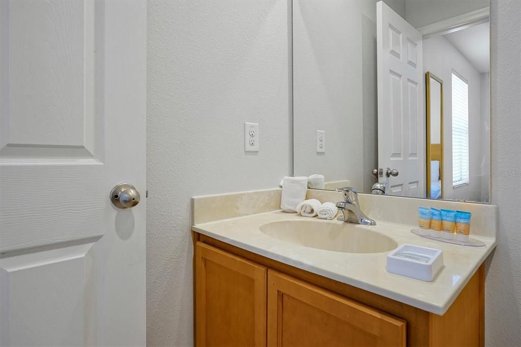 Active With Contract: $249,000 (2 beds, 2 baths, 1161 Square Feet)