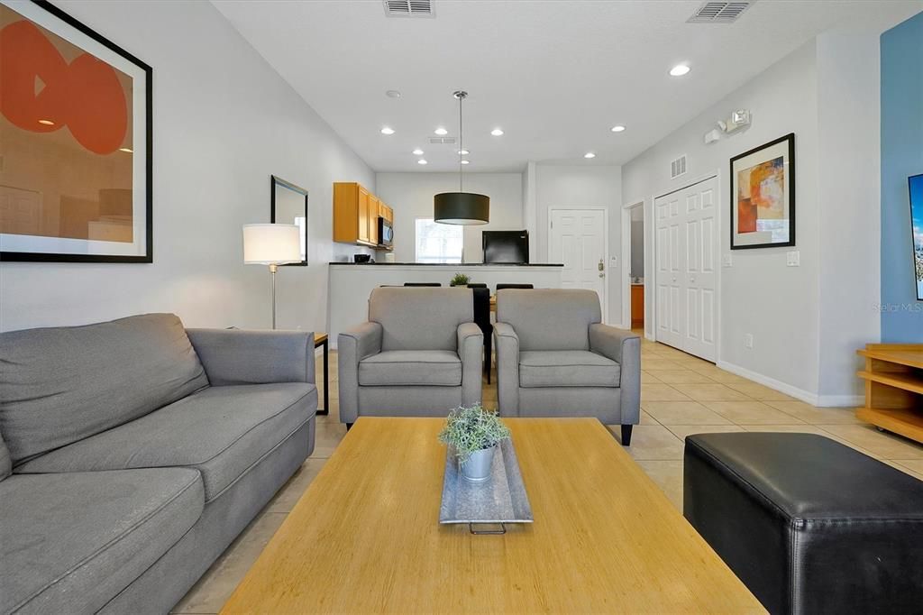 Active With Contract: $249,000 (2 beds, 2 baths, 1161 Square Feet)