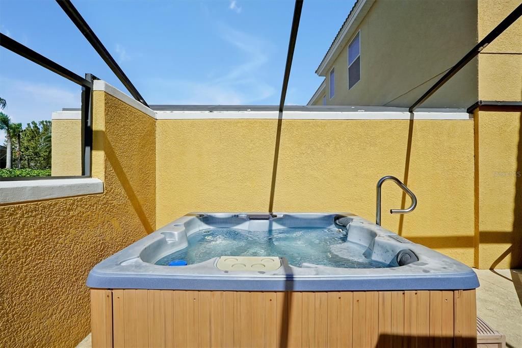 Active With Contract: $249,000 (2 beds, 2 baths, 1161 Square Feet)