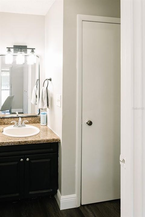 For Sale: $249,900 (2 beds, 1 baths, 840 Square Feet)