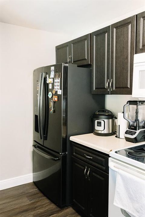 For Sale: $249,900 (2 beds, 1 baths, 840 Square Feet)