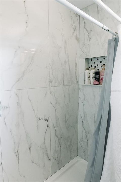 For Sale: $249,900 (2 beds, 1 baths, 840 Square Feet)