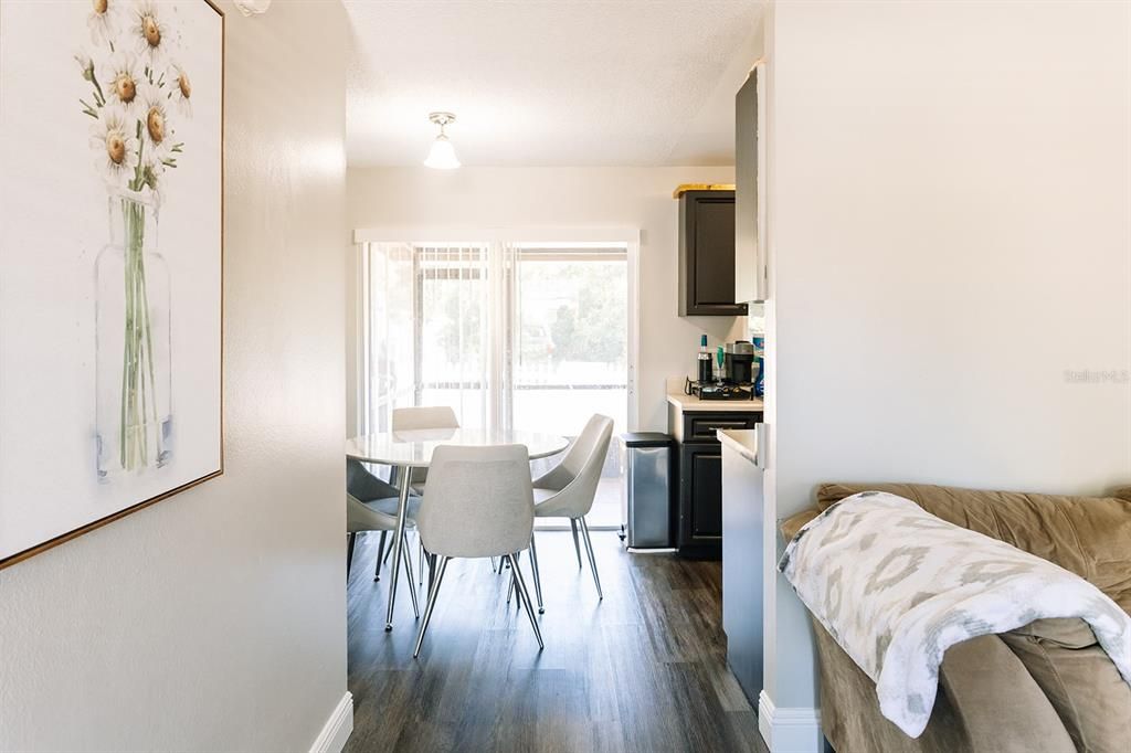 For Sale: $249,900 (2 beds, 1 baths, 840 Square Feet)