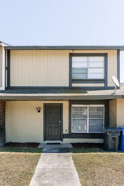 For Sale: $249,900 (2 beds, 1 baths, 840 Square Feet)