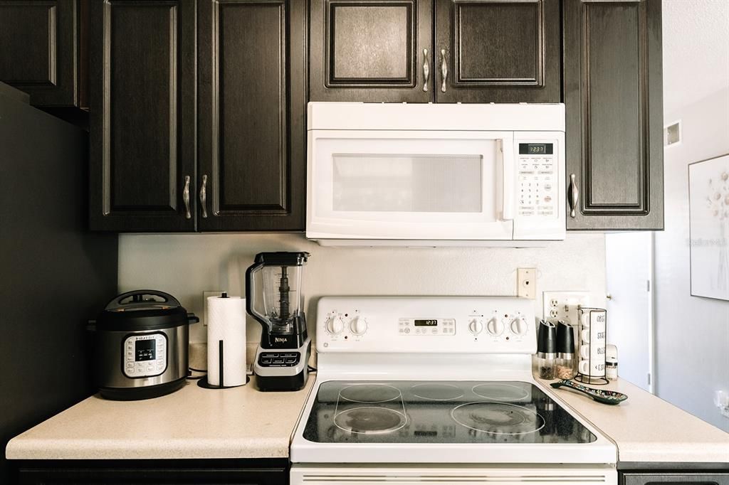 For Sale: $249,900 (2 beds, 1 baths, 840 Square Feet)