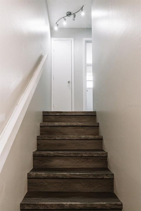 For Sale: $249,900 (2 beds, 1 baths, 840 Square Feet)