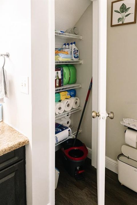 For Sale: $249,900 (2 beds, 1 baths, 840 Square Feet)