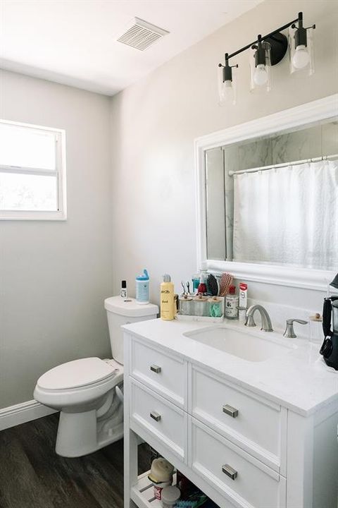 For Sale: $249,900 (2 beds, 1 baths, 840 Square Feet)