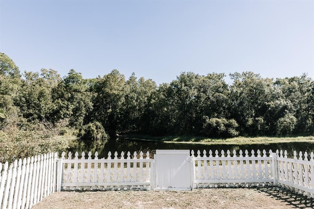 For Sale: $249,900 (2 beds, 1 baths, 840 Square Feet)