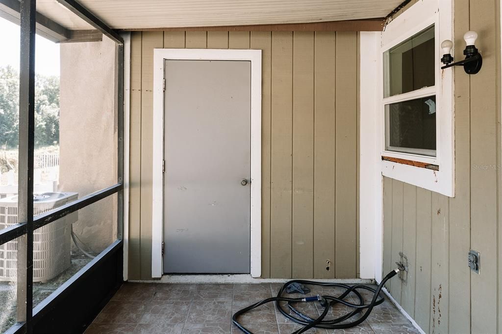 For Sale: $249,900 (2 beds, 1 baths, 840 Square Feet)