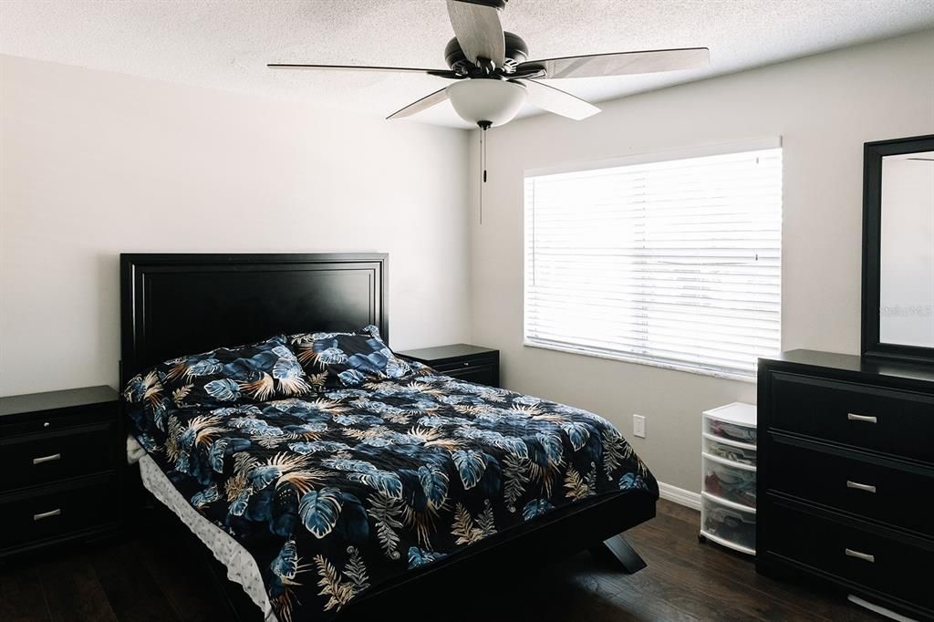 For Sale: $249,900 (2 beds, 1 baths, 840 Square Feet)