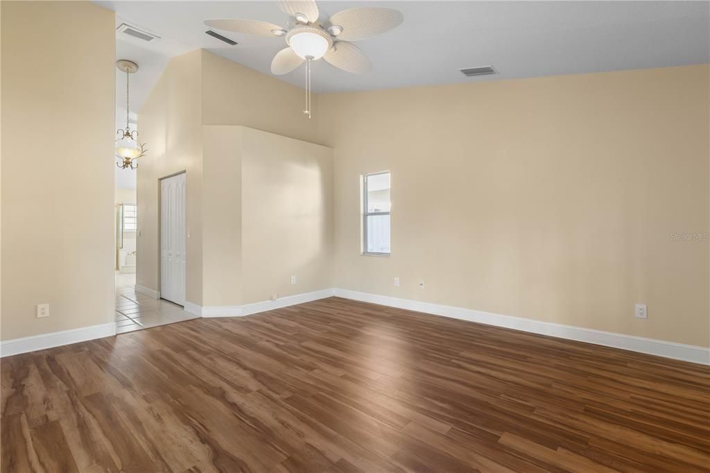 Active With Contract: $400,000 (3 beds, 2 baths, 2030 Square Feet)