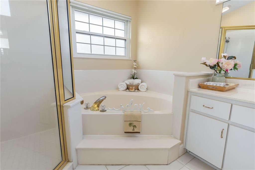 Active With Contract: $400,000 (3 beds, 2 baths, 2030 Square Feet)