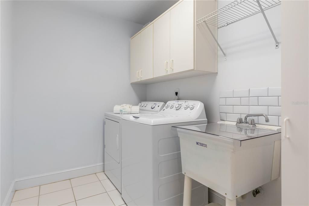 Active With Contract: $400,000 (3 beds, 2 baths, 2030 Square Feet)