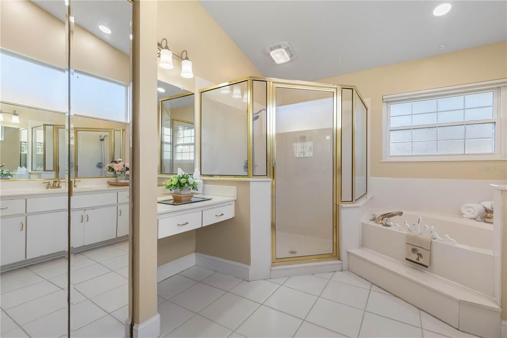 Active With Contract: $400,000 (3 beds, 2 baths, 2030 Square Feet)