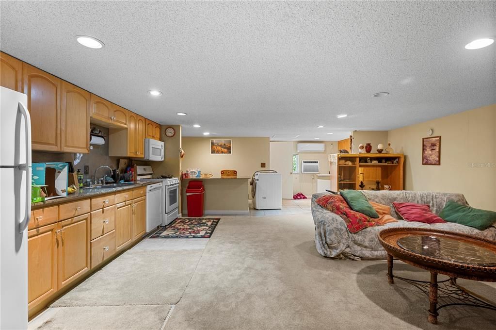 For Sale: $1,200,000 (3 beds, 3 baths, 2136 Square Feet)