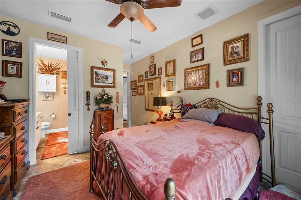 For Sale: $1,200,000 (3 beds, 3 baths, 2136 Square Feet)