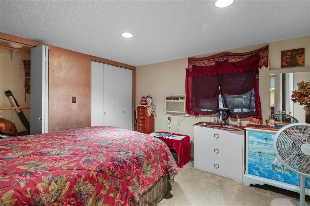 For Sale: $1,200,000 (3 beds, 3 baths, 2136 Square Feet)