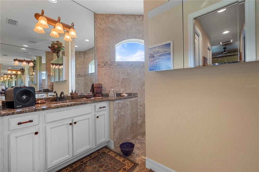 For Sale: $1,200,000 (3 beds, 3 baths, 2136 Square Feet)