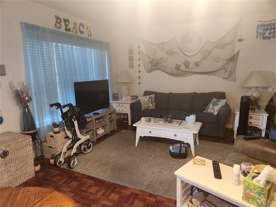 На продажу: $99,500 (1 спален, 1 ванн, 825 Квадратных фут)