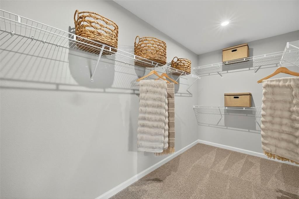 En Venta: $414,109 (4 camas, 3 baños, 2323 Pies cuadrados)