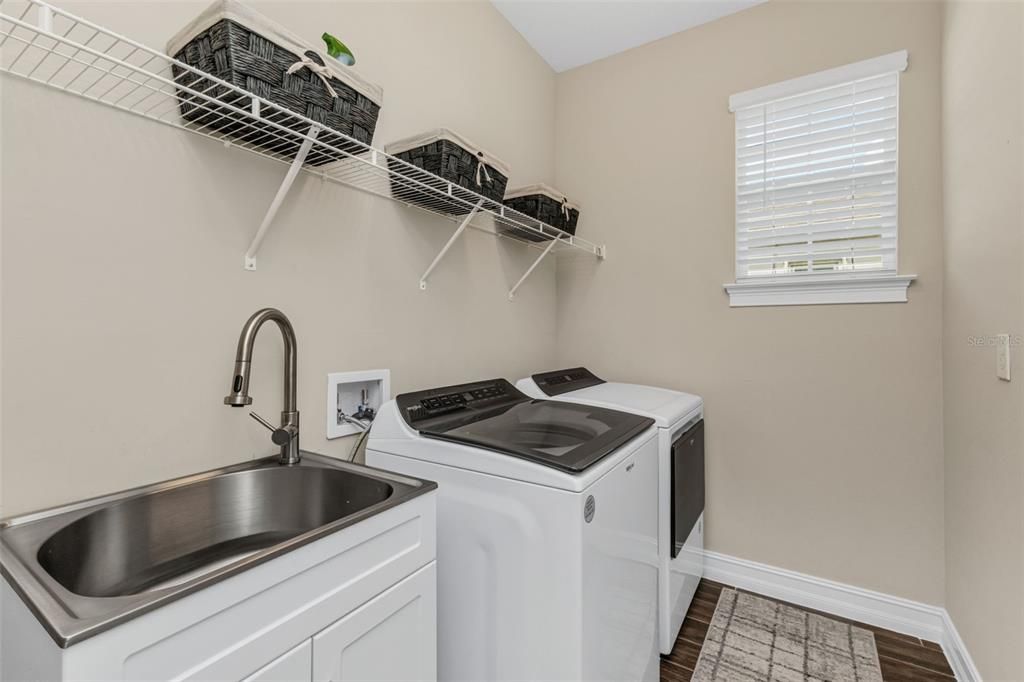 Active With Contract: $535,000 (4 beds, 3 baths, 2374 Square Feet)