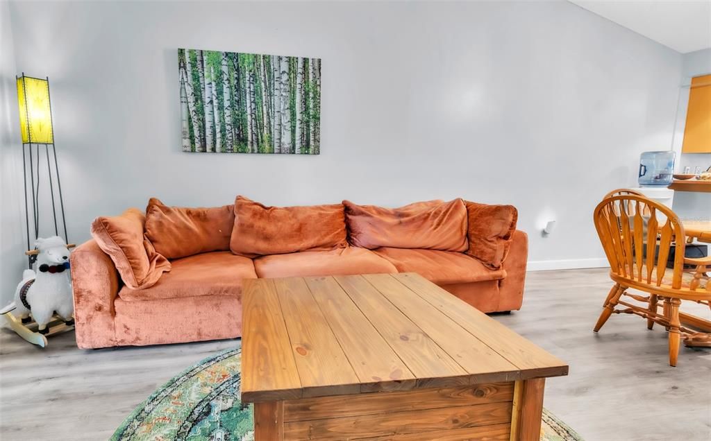 Под контрактом: $339,900 (2 спален, 2 ванн, 1013 Квадратных фут)