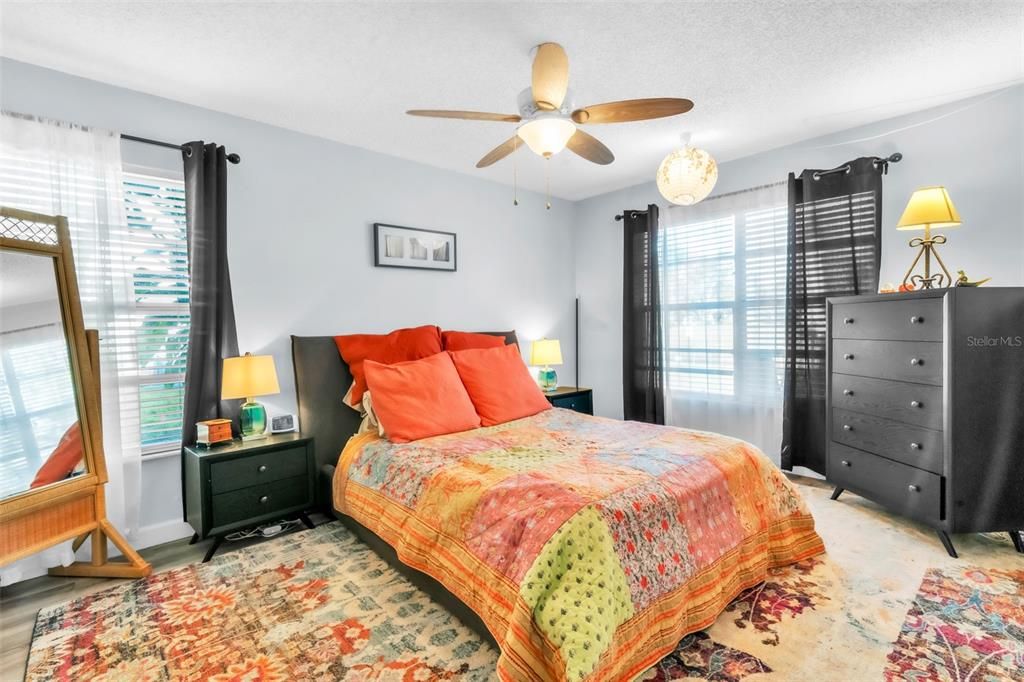 Под контрактом: $339,900 (2 спален, 2 ванн, 1013 Квадратных фут)