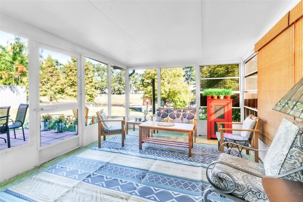 Под контрактом: $339,900 (2 спален, 2 ванн, 1013 Квадратных фут)