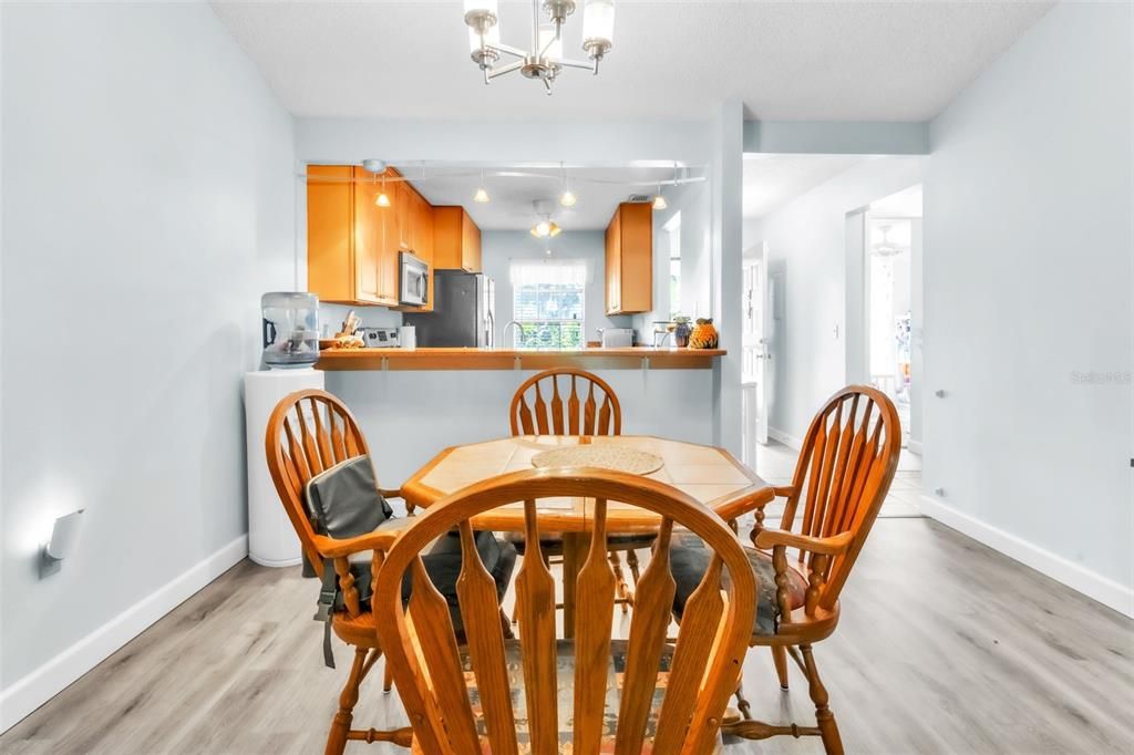 Под контрактом: $339,900 (2 спален, 2 ванн, 1013 Квадратных фут)