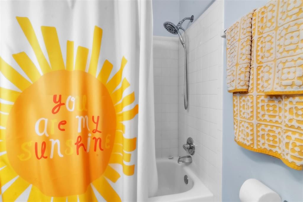 Под контрактом: $339,900 (2 спален, 2 ванн, 1013 Квадратных фут)