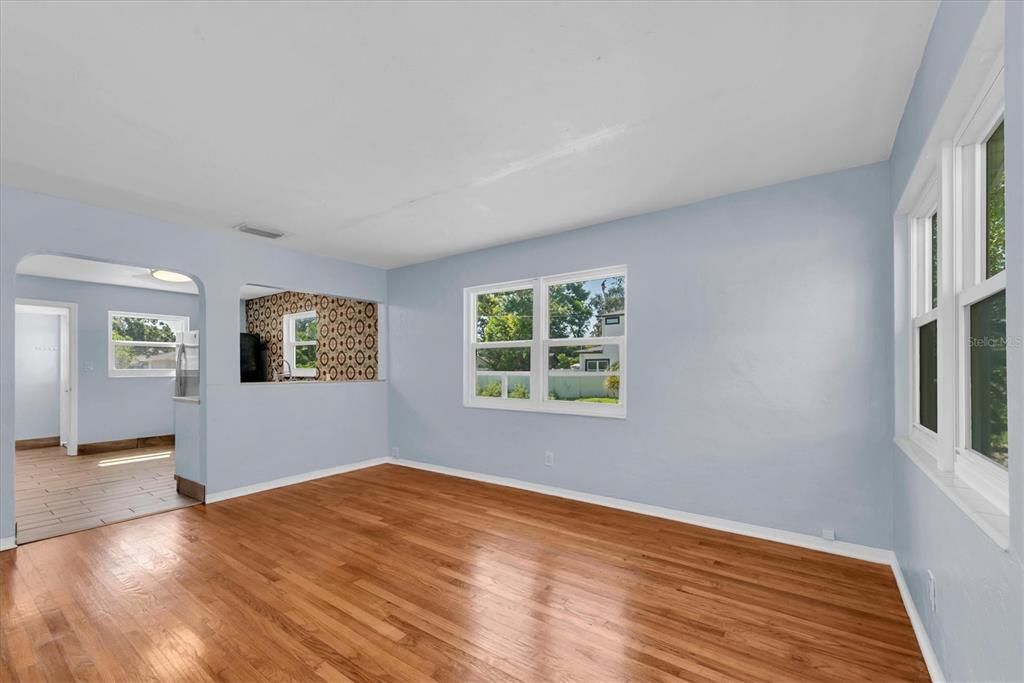 В аренду: $2,850 (2 спален, 2 ванн, 898 Квадратных фут)