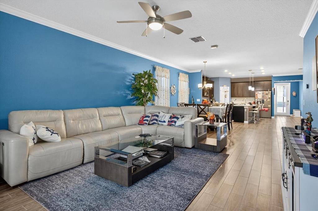 For Sale: $569,999 (4 beds, 2 baths, 2089 Square Feet)