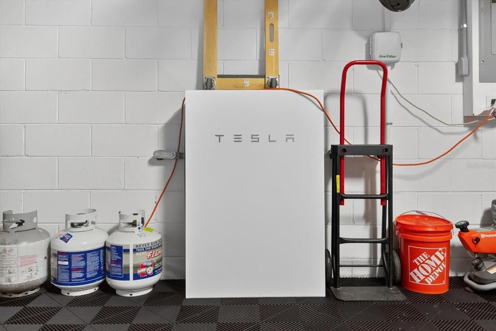 For Sale: $569,999 (4 beds, 2 baths, 2089 Square Feet)