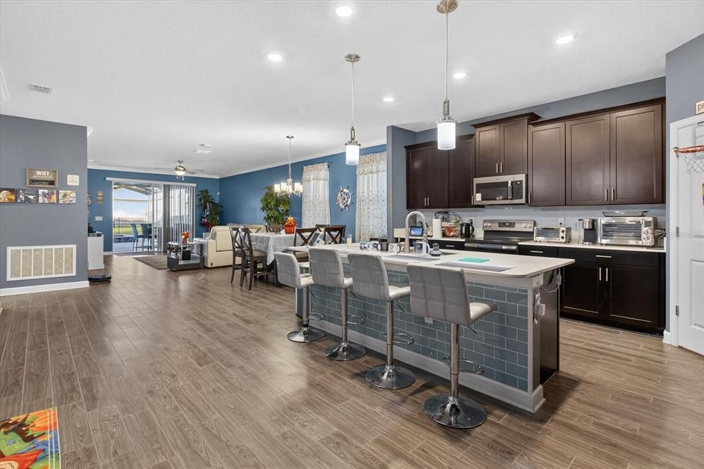 For Sale: $569,999 (4 beds, 2 baths, 2089 Square Feet)