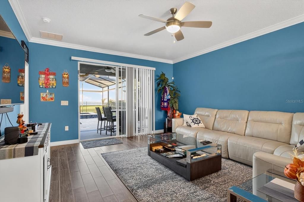 For Sale: $569,999 (4 beds, 2 baths, 2089 Square Feet)