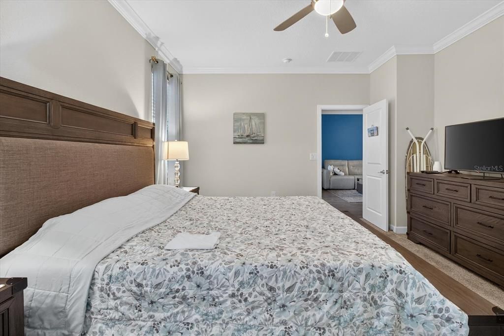 For Sale: $569,999 (4 beds, 2 baths, 2089 Square Feet)