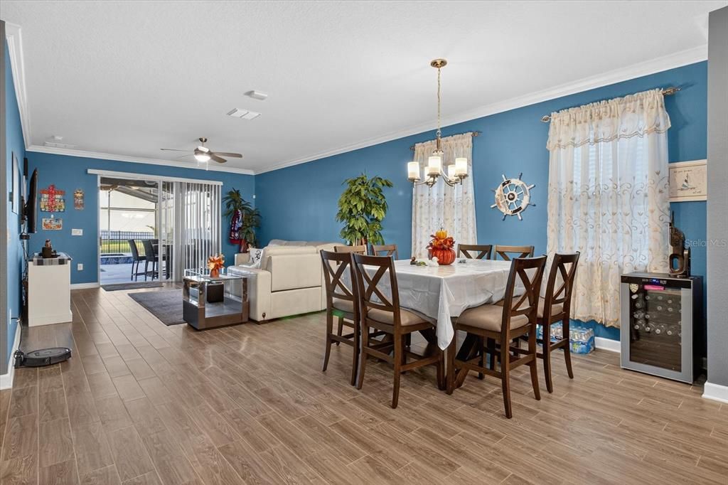 For Sale: $569,999 (4 beds, 2 baths, 2089 Square Feet)