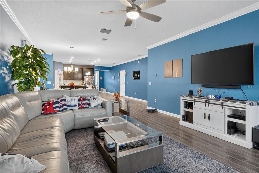 For Sale: $569,999 (4 beds, 2 baths, 2089 Square Feet)