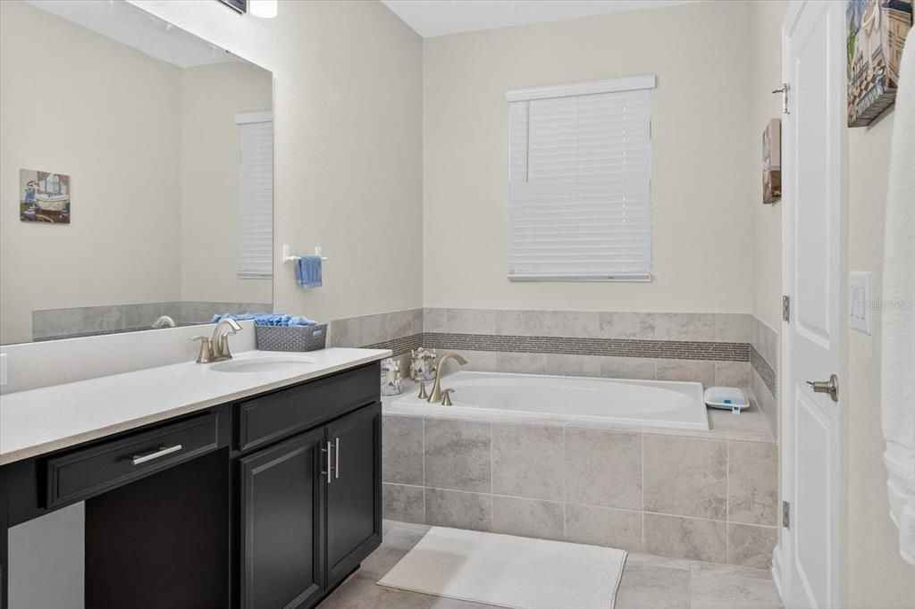 For Sale: $569,999 (4 beds, 2 baths, 2089 Square Feet)