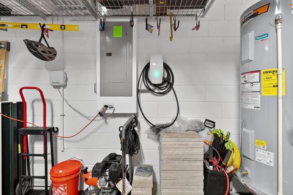 For Sale: $569,999 (4 beds, 2 baths, 2089 Square Feet)