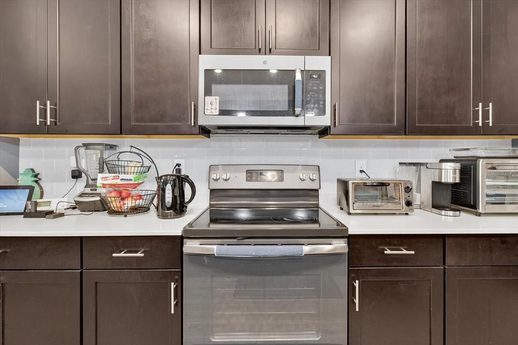 For Sale: $569,999 (4 beds, 2 baths, 2089 Square Feet)