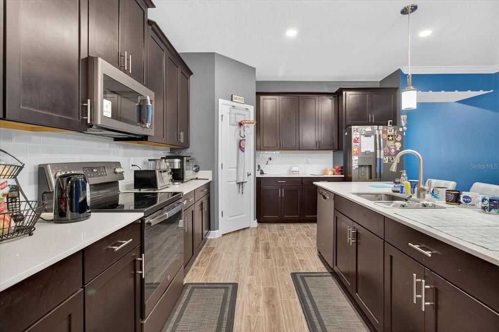 For Sale: $569,999 (4 beds, 2 baths, 2089 Square Feet)