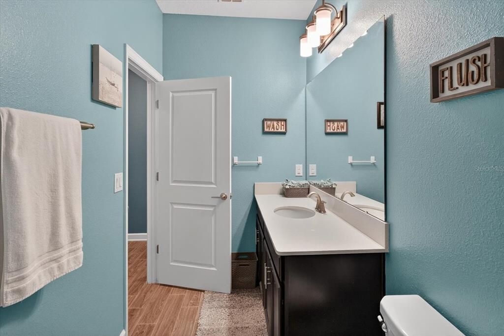 For Sale: $569,999 (4 beds, 2 baths, 2089 Square Feet)